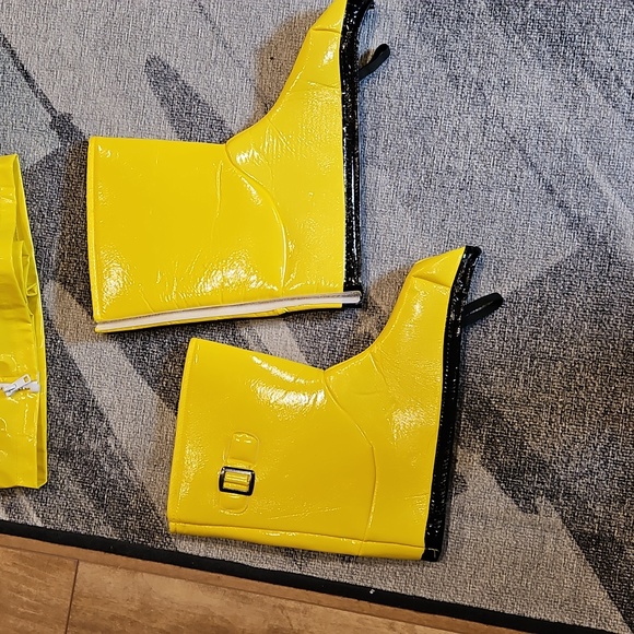 Coraline Jones Costume, Kids Large With Wig - Picture 2 of 4